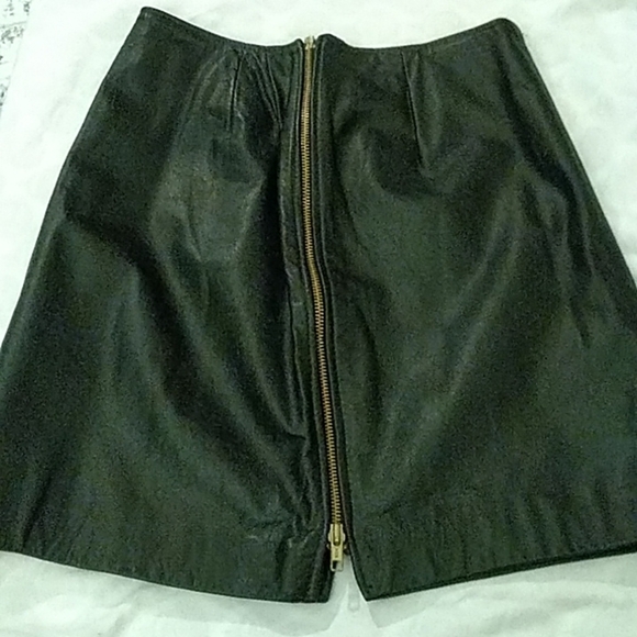 NWT Vintage CALIFORNIA CREATIONS LEATHERS Mini Skirt with zip up sides.  Size 10 - Picture 2 of 4